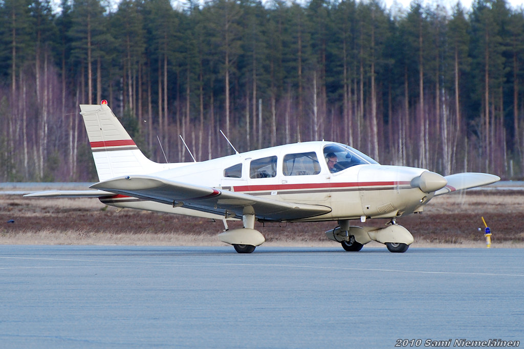 Piper PA-28A (OH-GIZ) | Piper PA-28A (OH-GIZ) Joensuussa 14.… | Flickr
