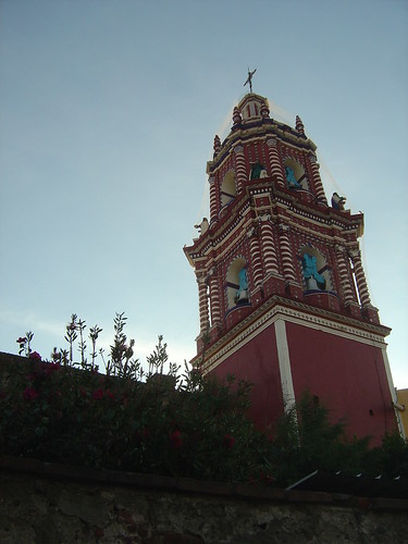 Iglesia del Carmen al fondo