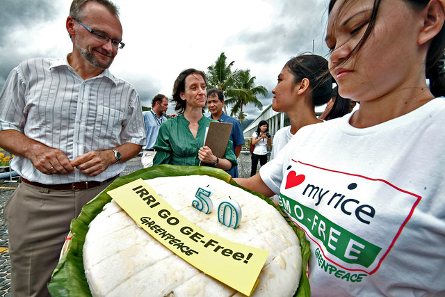 Greenpeace installs ‘historical’ marker in IRRI compound