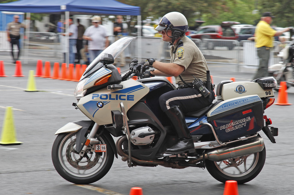 JAM '15 -- 271 | Albemarle County PD motorcop racing through… | Flickr