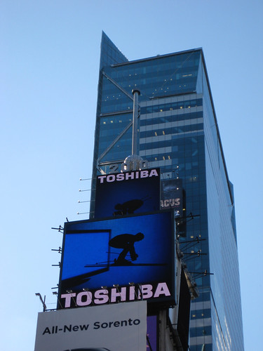 Waterford Crystal Ball Back on Pole at Number One Times Square 2631 | by Brechtbug