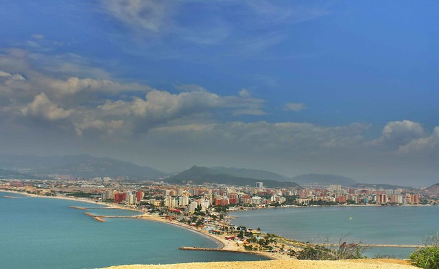 Vista de Puerto la Cruz, Lecheria y Barcelona, Venezuela . Edo. Anzoátegui