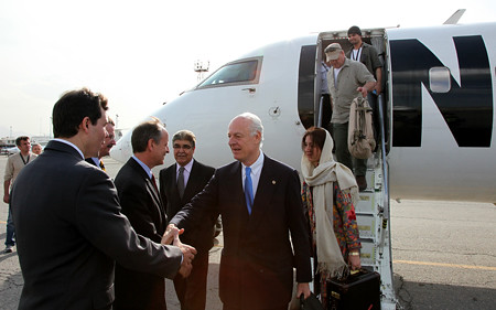 The new Special Representative of the UN Secretary-General for Afghanistan Staffan de Mistura, arrives at Kabul airport: 13 March 2010