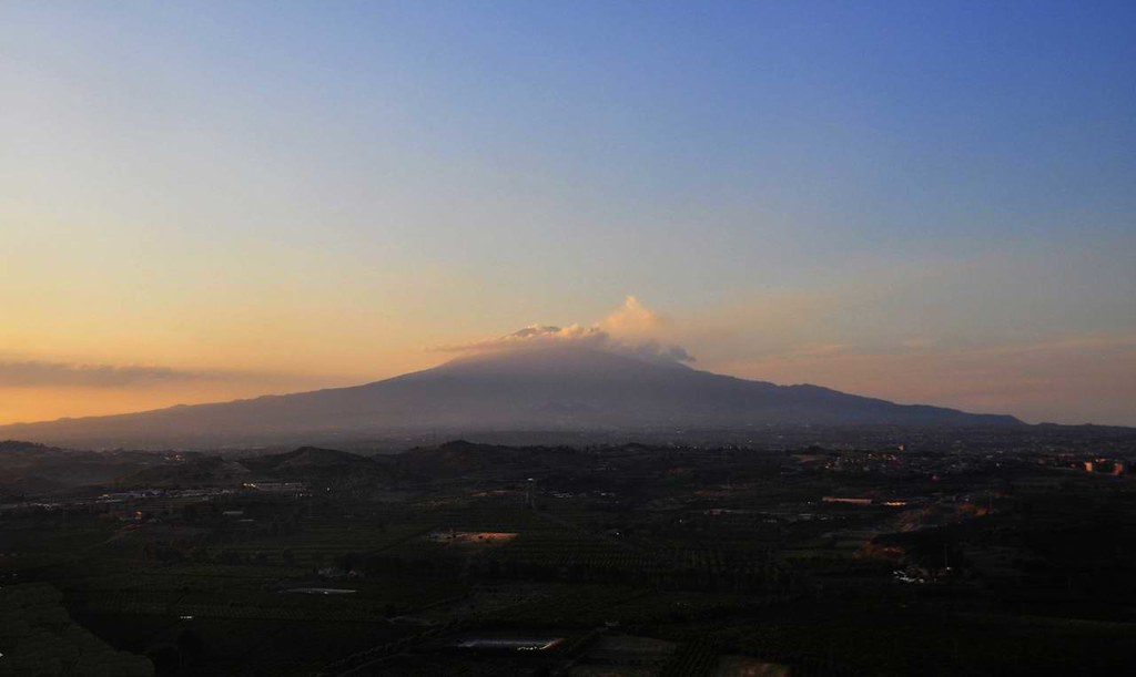 Volcano Etna at sunset - Creative Commons by gnuckx