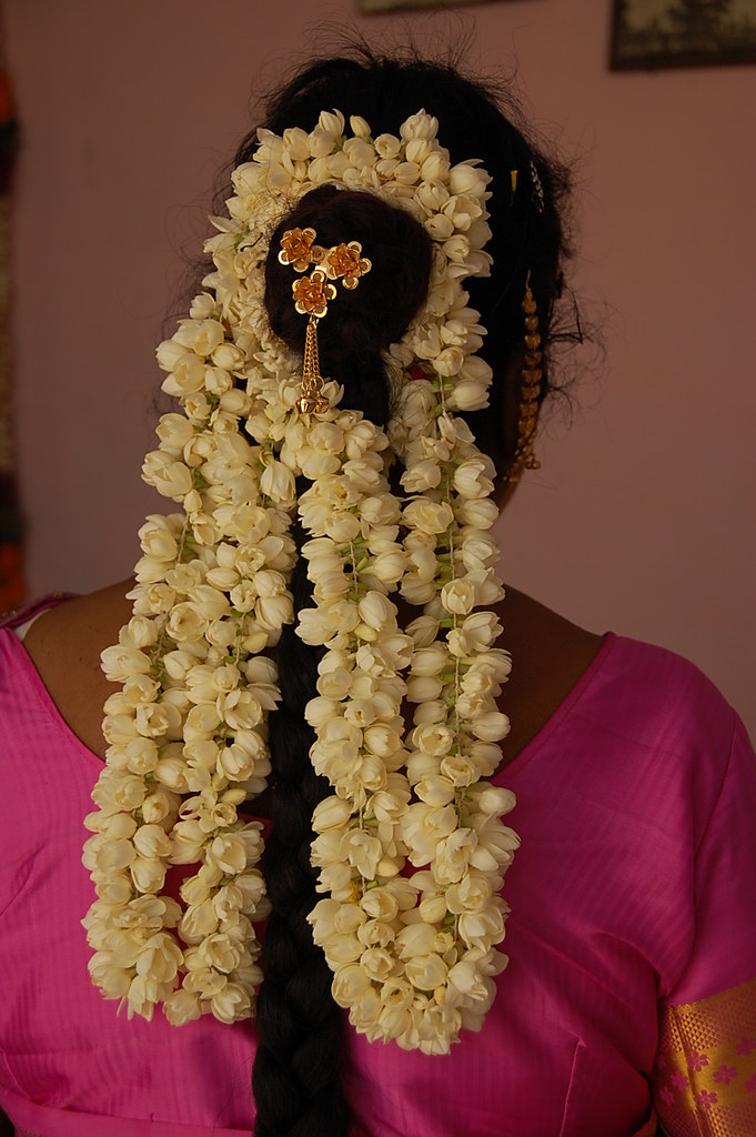 flowers decoration | Hair decoration with fresh flowers is a… | Flickr