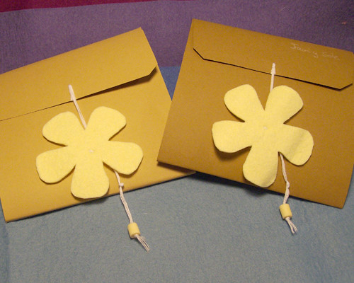 Cajas de regalo para broches - Dos cajas de cartón y fieltro… - Flickr