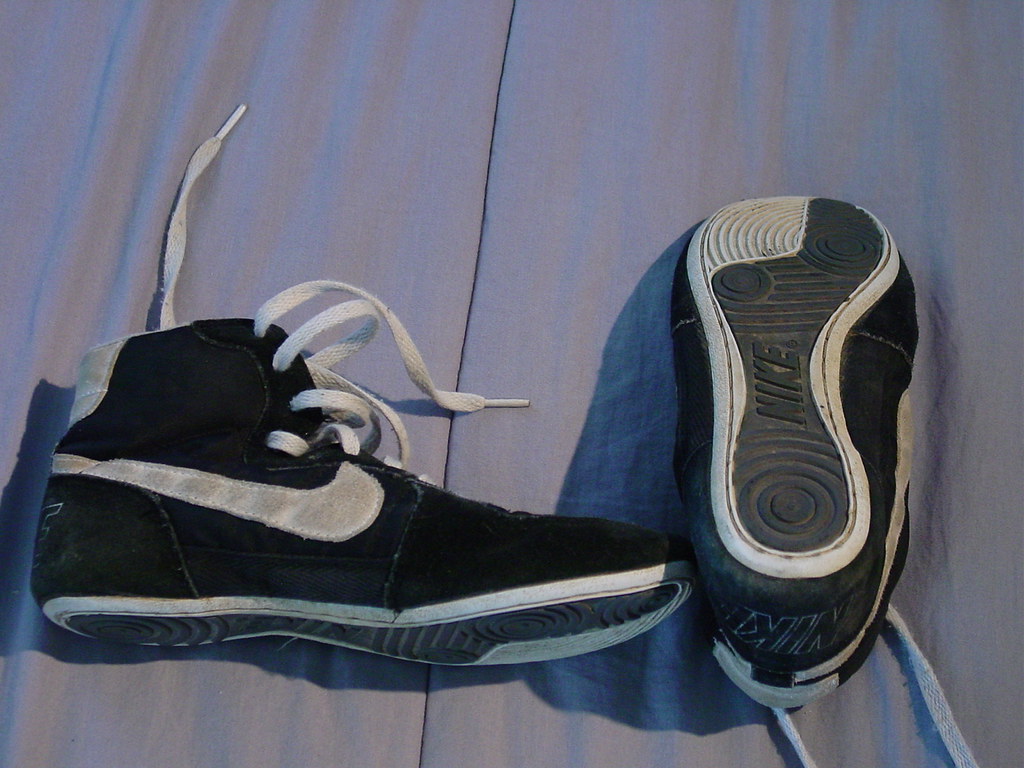 Old School Nikes | Old school nikes no tag size 6 fits 7 ...