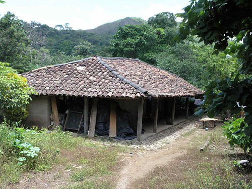 House - Casa en el camino entre Corinto y Cacaopera, Morazán, El Salvador by Lon&Queta, Camino entre Corinto y Cacaopera, Morazán, El Salvadorhomes mountains latinamerica forest landscape
