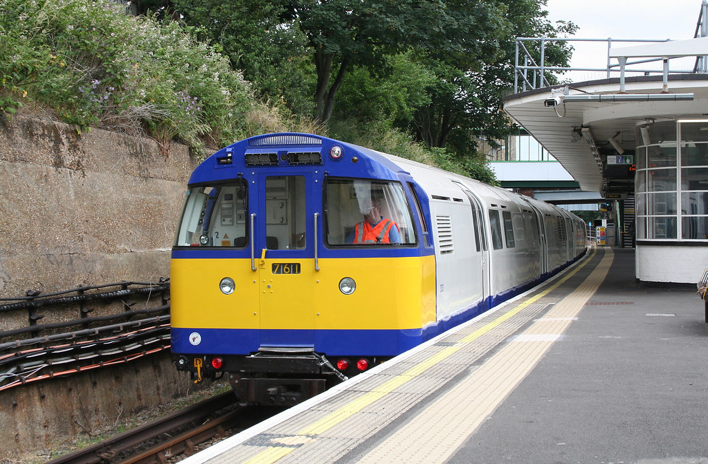 Asset Inspection Train at South Ealing | Reversing west-to-e… | Flickr