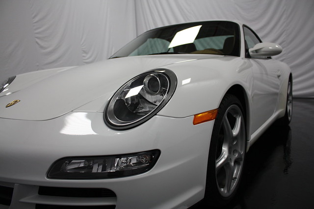 Crystal Clean White Porsche 911 Carrera 4S