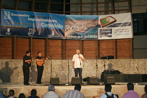 Marcos Hormiga y músicos