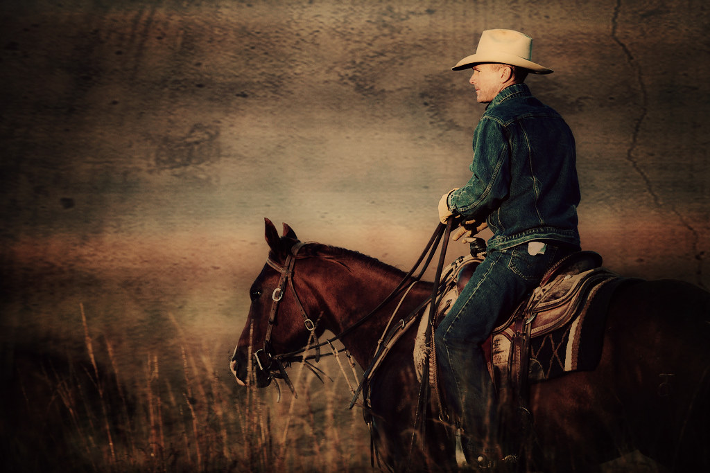 Техасский ковбой песня. Техасский ковбой. Техасские Ковбои на ранчо. Поселок ковбоев. Стоять ковбой.