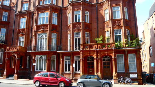 Chelsea | A typical block - Pont St | Herry Lawford | Flickr
