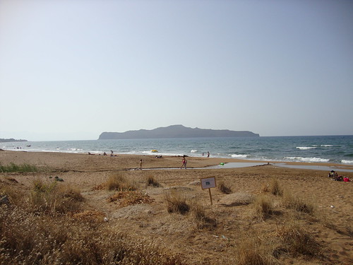 stalos beach overlooking thodorou island