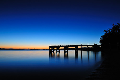 ocean blue newzealand sky orange beach water auckland wharf bluehour maraetai aotearoa beforesunrise
