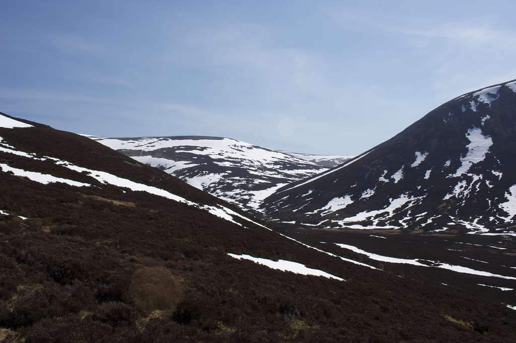Between Carn an Righ and Iutharn Mhor