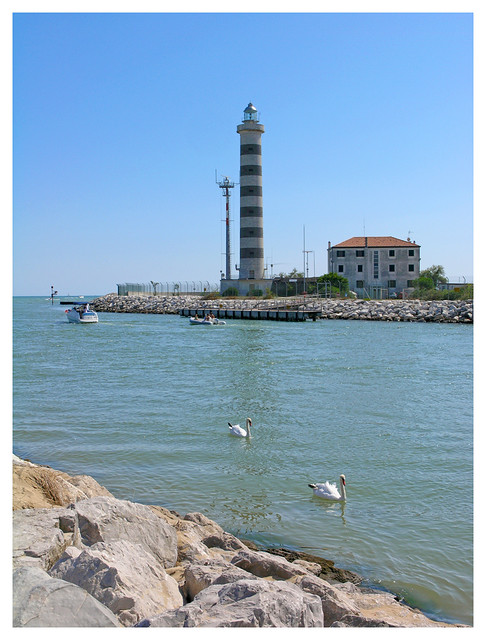 Jesolo - lighthouse with swans