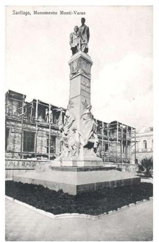 En 1904 -el Palacio de los Tribunales aún no se construía- se inaugura el “Monumento Montt- Varas” frente al edificio del Congreso Nacional, obra en bronce del escultor italiano.Ernesto Biondi,
