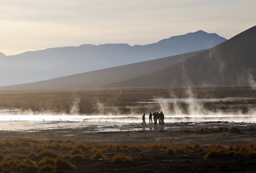 chile morning people backlight sunrise t landscape geotagged outside haze desert silhouettes bolivia steam thermal salar uyuni formfaktor geo:lat=2253538600756763 geo:lon=6764888466164875