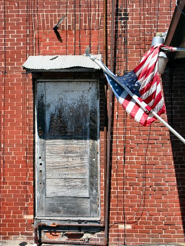 door wisconsin mainstreet decay americanflag swallow dilapidated durand redbrick highway10 cliffswallow chippewariver chippewaviewpark