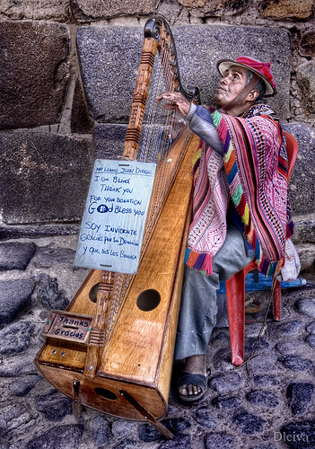 Blind harpist / Arpista ciego (Oyantaytambo, Peru) by domingo leiva