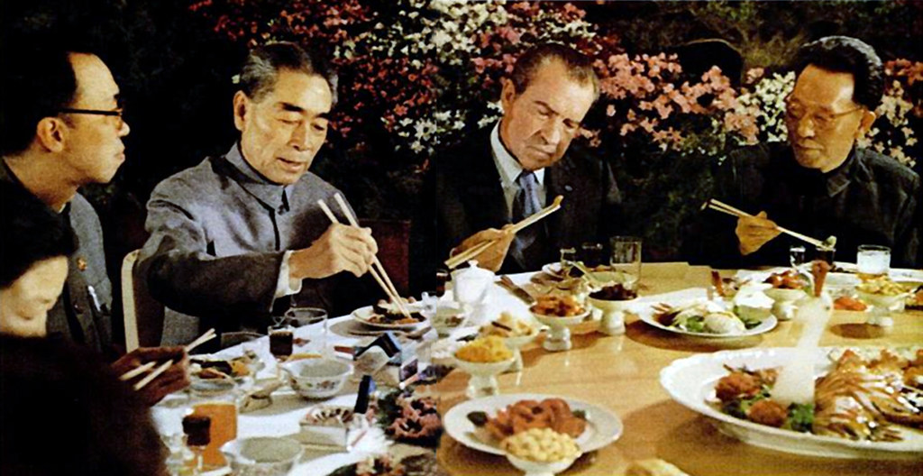 All sizes | CHINA - 22 Feb 1972 - President Richard Nixon looking at ...