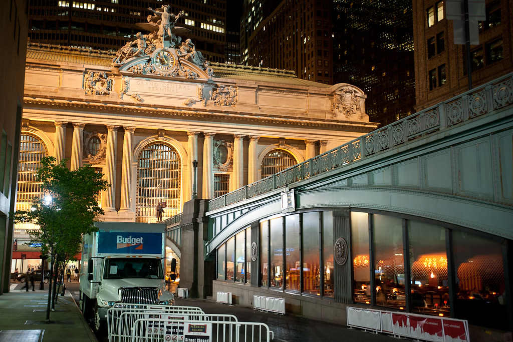 Grand Central | Grand Central and the side roads being lit b… | Flickr