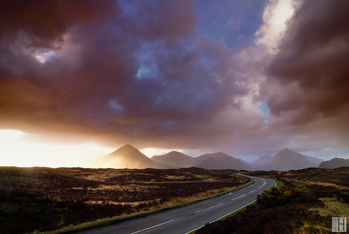 road morning clouds sunrise landscape geotagged scotland isleofskye spirit gettyimages gbr glensligachan sligachanhotel sconser lochsligachan eileanacheo grosbritannien geo:lat=5729842958 geo:lon=620287074