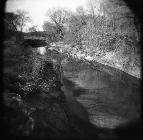 blackandwhite 120 film creek mediumformat landscape negativescan holga120cfn fomapan200 epsonv600 birdpondroad
