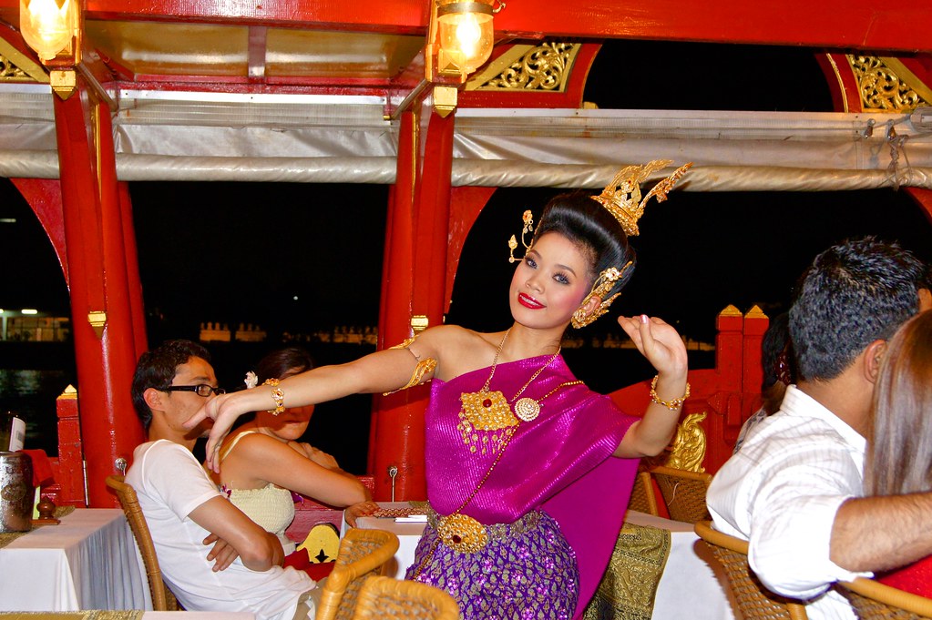Thai Traditional Dance Show on board of Wan Fah dinner cruise