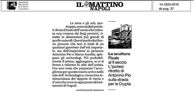 La scoperta, Condominio-Museo con la statua dell' Imperatore Antonio Pio [?]. 