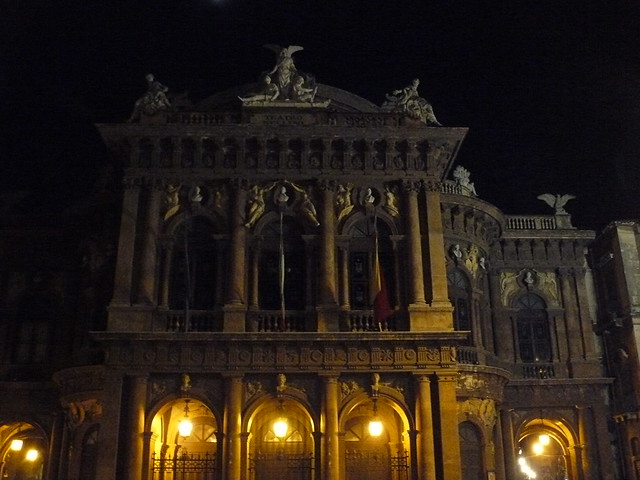 Catane by night, Sicile, Italie: le théâtre Bellini (Carlo Sada, 1890)