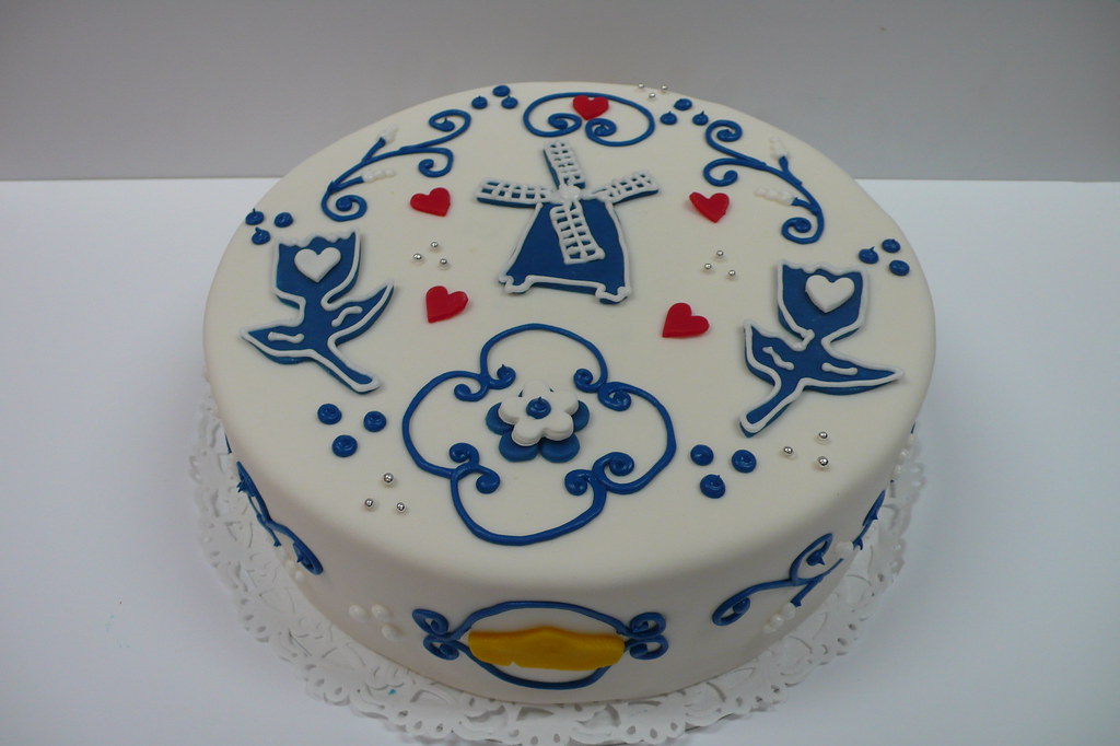 Dutch Birthday Cake | Vollendam/Delft tiles cake with clogs … | Flickr