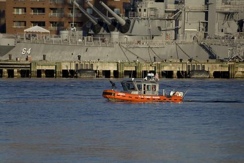 RBS13 | A USCG 25ft RBS patrols the Elizabeth River off down… | Flickr