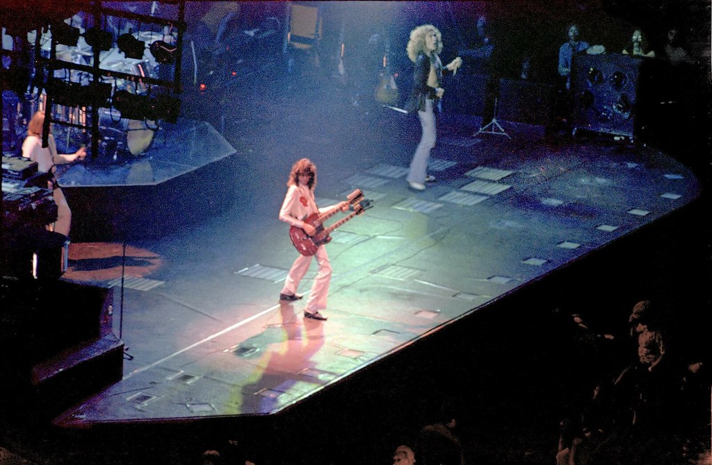 1977 Led Zeppelin - Jimmy Page - Robert Plant #1 70s Rock Concert