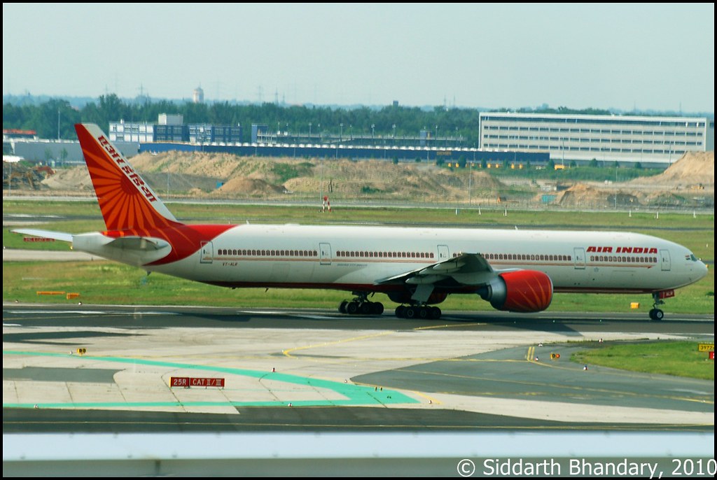 Air India Boeing 777-300 ER (VT-ALR) lines up for take off