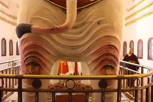 china elephant statue buddhist buddhism 中国 emeishan sichuan 四川 峨眉山 万年寺 templeof10000years mountemei puxian wanniansi wanniantemple
