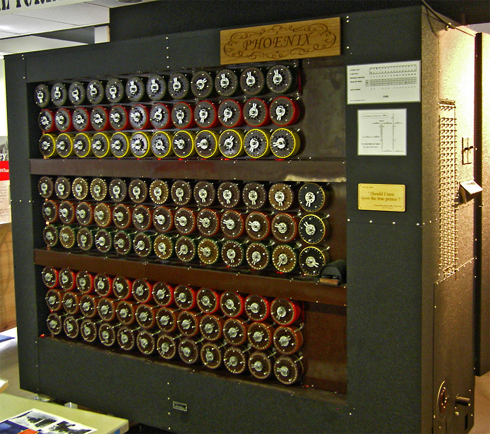 Вычислительная машина тьюринга. Машина Тьюринга bombe. Машина Тьюринга 1936.