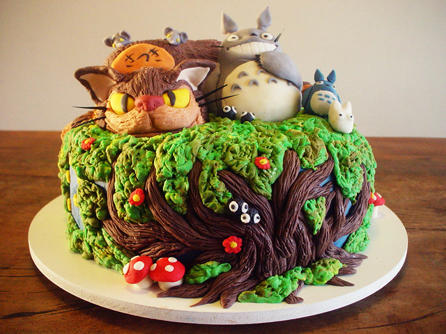 Bolo Totoro e Catbus/Nekobus! (Totoro and Catbus/Nekobus Cake) contato@dentrodoforno.com