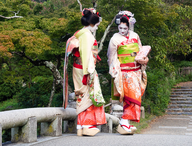 Tourists dressed up as maiko in Maruyama park, Kyoto