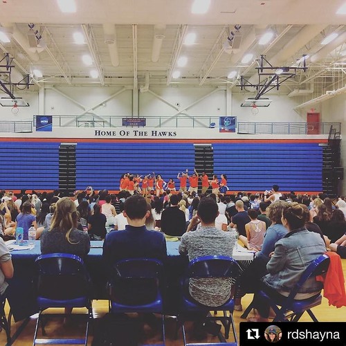 "Can't hang out tonight, watching lip syncs." Orientation session one is here! ❤ #npsocial #sunynewpaltz #newpaltz #nporientation #Repost @rdshayna