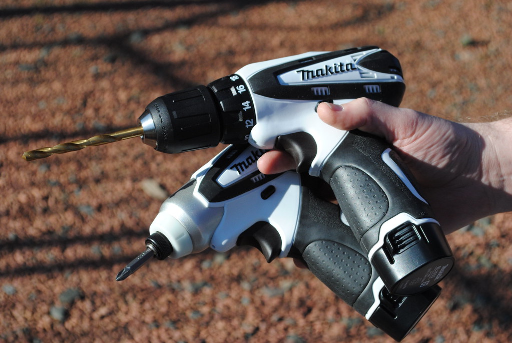 Makita LCT204W | Consists of the Makita DF330D drill driver … | Flickr