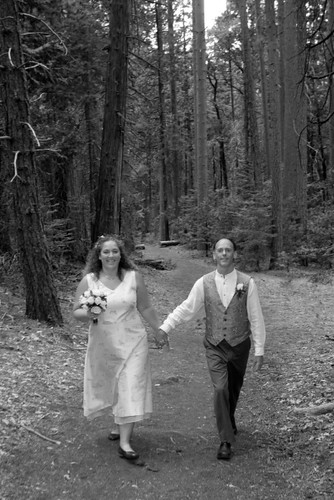 Bride and Groom walk each other to isle black and white by alexschoenfeldt, Photo © Alex Schoenfeldt 2006
Photos first seen on <a href="http://schoenfeldt.com/blog/630/wedding-