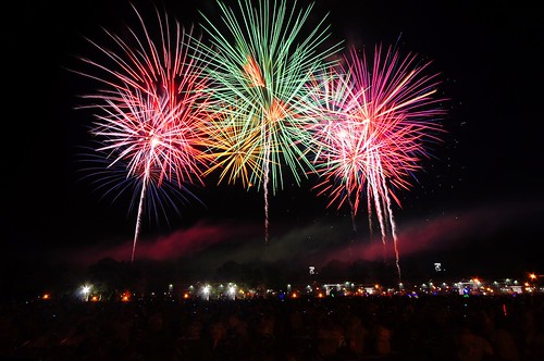 4th of July's fireworks- Smalltown, USA by Edzone