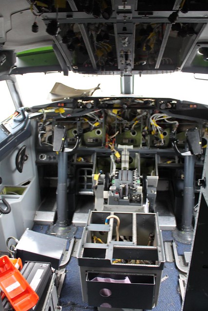 Torn-down cockpit of old Midwest 737-600