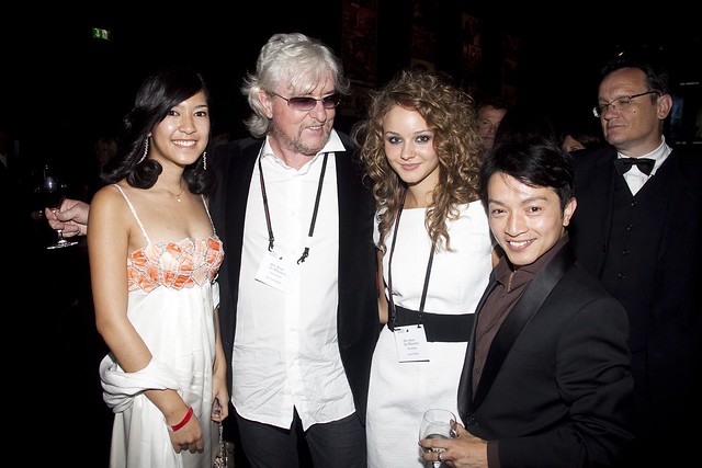 Reinhold Bilgeri mit Tochter Laura und Designer La Hong mit Begleitung.