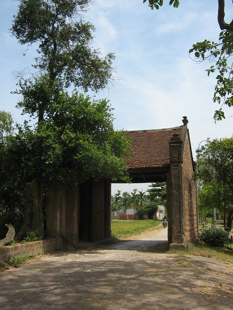 Duong Lam village gate, built 1553, May 2010