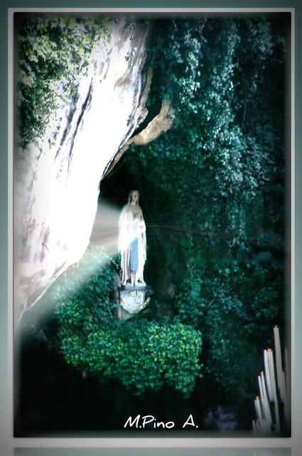 La gruta de la Virgen de Lourdes.