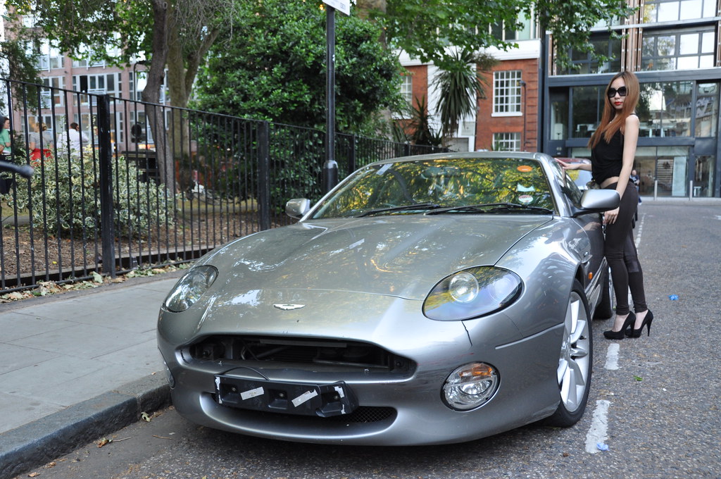 DSC_0030 Aston Martin V8 Vantage and Emma in Hoxton Square