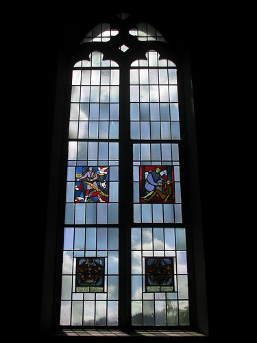 Kirchenfenster der Kirche Langnau im Emmental ( Gotteshaus reformiert - Erwähnt 1275 - Baujahr Turm 13. Jahrhundert - Neubau Schiff 1673 - 1674 - Chiuche church église temple chiesa ) im Dorf Langnau im Emmental im Kanton Bern der Schweiz | by chrchr_75